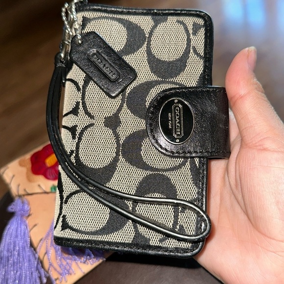 Coach Vintage and Unique - Picture 2 of 5